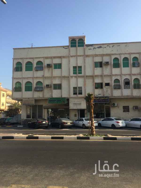 1436333 عمارة عزاب للايجار بالكامل للشركات متعهد واحد عدد الشقق 10 شقق ( غرفتين وصالة ومطبخ وحمام) وغرفتين مستقلة وثلاث محلات ، العمارة قديمة ويوجد بعض الشقق موجرة ، الموقع شارع 25 مقابل صراف الراجحي ويوجد مواقف متوفرة