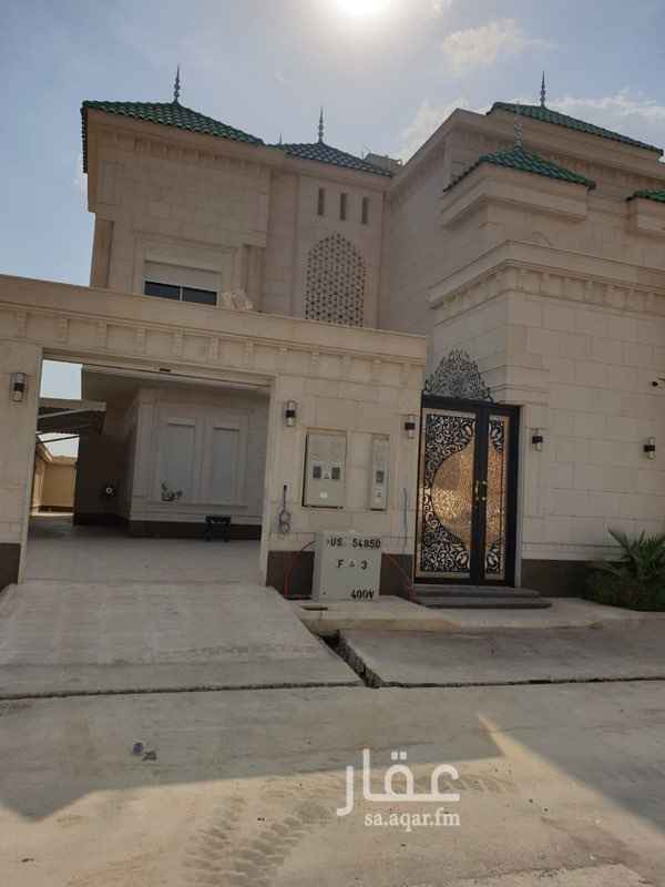 1699673 فله بتصميم قصر مصغر بحي الملقا شمال طريق انس بن مالك جنوب طريق الملك سلمان بن عبدالعزيز مجالس رجال مفتوحه على بعض ١٢ في ٧ مقابله مجلس ٥في ٤ مفتوحه على بعض ملحق رجال مشب حوش رجال ١٠في ١٠ صالة طعام صالتين مفتوحه على بعض غرفة ظيوف بحمام مجلس نساء بمنافعه ملحق نساء خلفي مشب وحوش كبير .درج داخلي ٤ غرف نوم بما فيها غرفة نوم كبيره ماستر بتغيير ملابس وجلسه غرفة خادمه بحمام غرفة غسيل غرفة كوي سطح مستودع غرفة سايق .المطبخ راكب نوع فاخر . نظام صوتي للمجالس ميكرفرنات مخفيه كاميرات خارجيه وداخليه تكييف مركزي