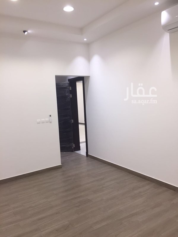 1291793 السلام عليكم
فضلا التنسيق المسبق للمعاينة
هذا العرض الوحيد ما عندي غيره
دور أرضي جديد للإيجار
٢ نوم
٢ مجالس
٣ حمامات
يوجد غرفة سائق بحمامها في الحوش
و معه كراج سيارة و غرفة خادمة بس بدون دورة مياه
المطبخ راكب من أبيات و فيها مكيفات سبع نجوم سبليت
التشطيب ممتاز و السقف مرتفع و البيت شرح، موقع استراتيجي قريب من المملكة و العروبة
السعر دفعة واحدة ٥٢
دفعتين ٥٥
السعر ثابت منعا للإحراج
يلزم التنسيق قبل المعاينة