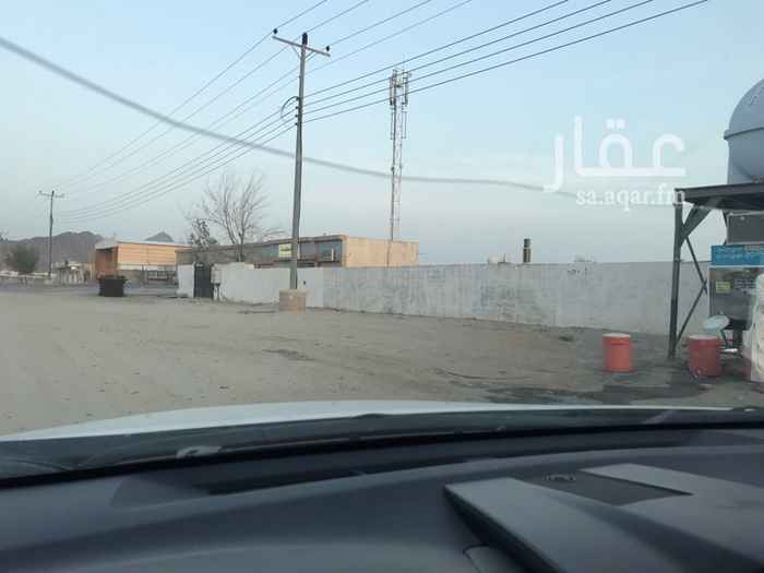 1585158 حوش تجاري للايجار او الاستثمار مساحته 2300 م يمين الذاهب الى الجعرانه امام مدرسة ثابت بن قيس ويوجد به عداد كهرباء