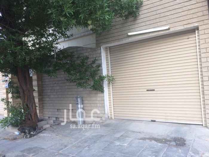1299729 بيت نص ارض من دورين قديم صاحبه ساكن تحت وفوق الدور مؤجر