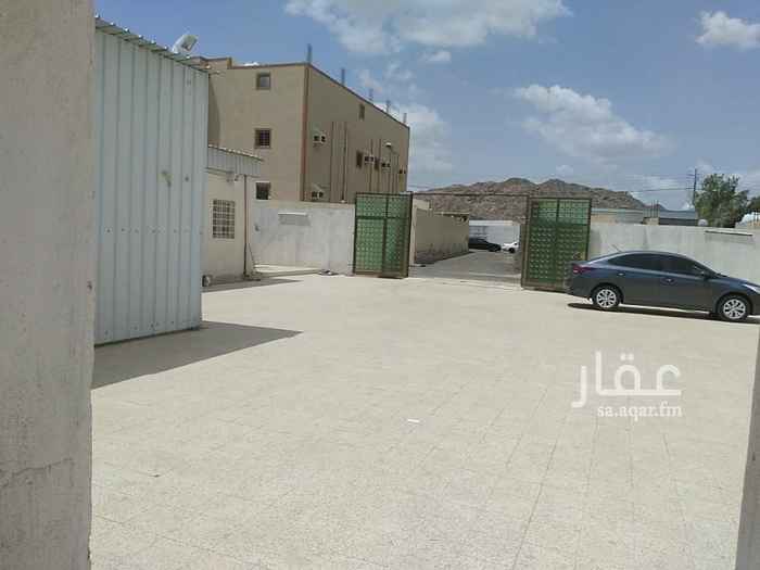1685281 بيت شعبيته مبلط السقف ديكور والمجلس سقف جبس السعر 250 الف الموقع جعرانة بجوار المركز الصحي بدون صك وثيقة موجود بة كل الخدمات عدد الشوارع 3 جنوبي غربي 8 متر وشرقي غربي 4 متر شمالي غربي 3 متر