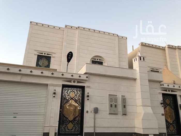 1751373 شقتين فوق بعض عباره عن
مجلس
صاله
مطبخ
غرفتين نوم
جديده وحيرهادي وممتاز نمار العوالي
٠٥٥٥٨٩٨٢١٨