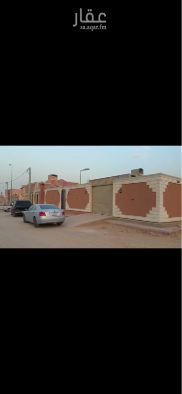 1351227 في الجبيله استراحه شارع ١٥ شمال وممر بدون رصيف حديقة البلديه غرب في حي العقربا فيها ملحق بمشب ودورة مياه فيها مبنى اشبه بالدور مكون من مطبخ مع ٣غرف نوم و٢ دورات فيها مسلح مستقل مع مروش وشلال ماء وبئر مع غطاس يحتاج لتعميق اكثر وفيه خزان ارضي
ع السور ساتر طويل ع سور الاستراحه المواجه للفيلا المقابله باقي الاستراحه ممكن يبنى فيه فله او عمل مساحات خصراء يوجد غرفة حارس