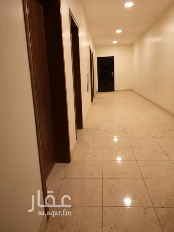 1129821 العقار جديد يوجد فيه 20 شقه تتكون من صاله ودورة مياه ومطبخ راكب وغرفه جميع الشقق نفس التفصيل المحلات 4 في 12