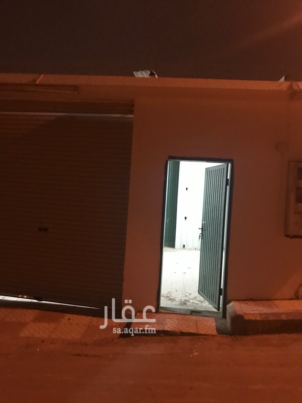 1140258 مستودع مع غرفة سكن عمال موقع قريب للسوق