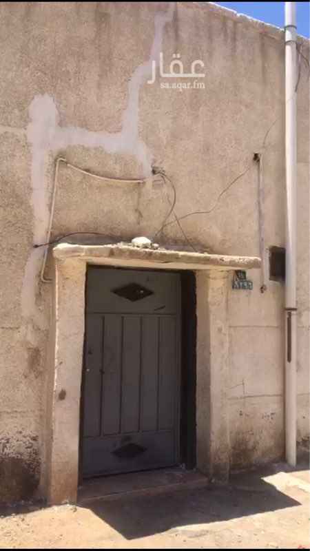 1547504 بيت شعبي مساحتة ٣٥٢،٥متر مربع
يفتح على شارعين امامي وخلفي
البيت قسمين القسم الاول فيه اربع غرف ومجلس ومطبخ ومستودع وحوش صغير وثنتين دوراة مياه
القسم الثاني غرفتين ومطبخ وملحق صغير وحوش ودورة مياه وحده البيت مرمم الارضيه سرميك والسقف ديكور كما موضح بصور ويوجد الان مستأجرين القسمين ب16800 الف ريال في السنه
البيت عليه بنك عقاري 220000 الف ريال
سعر البيع 320000 الف ريال شامل البنك