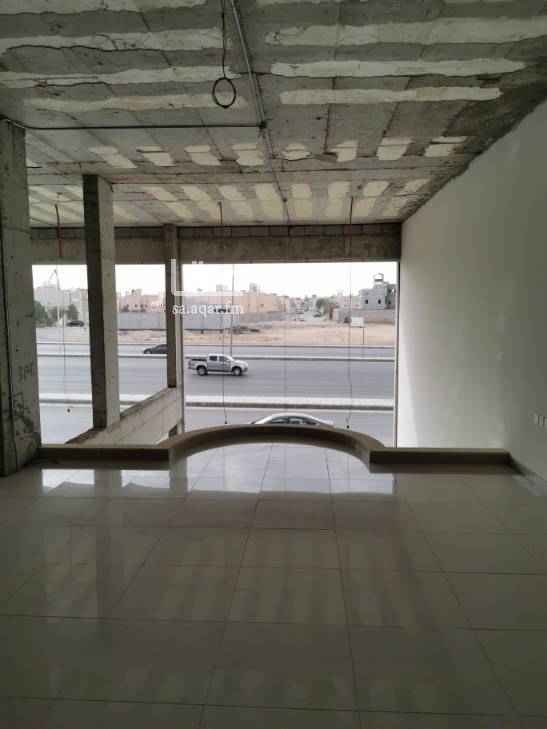 1520552 العقار للايجار او البيع
يتكون من ٥ معارض
كل معرض يتكون من دور ارضي و ميزانين
ويوجد بالمبنى ٨ مكاتب بمساحات متفاوته