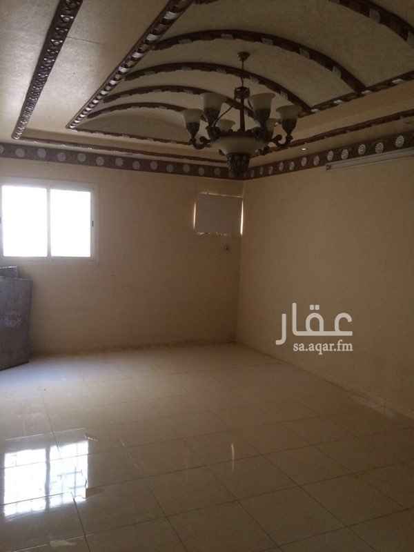 1499840 الشقة دور ثاني نظيفه وشرحه تفتح على الشارع وكهرباء مشترك مع عايلة صغيره بايجار شهري ١٢٠٠ ريال
والشقة عباره عن قسمين النساء
٢ غرفة نوم
دورة مياة
مطبخ
وصالة
قسم الرجال
مجلس ودورة مياه