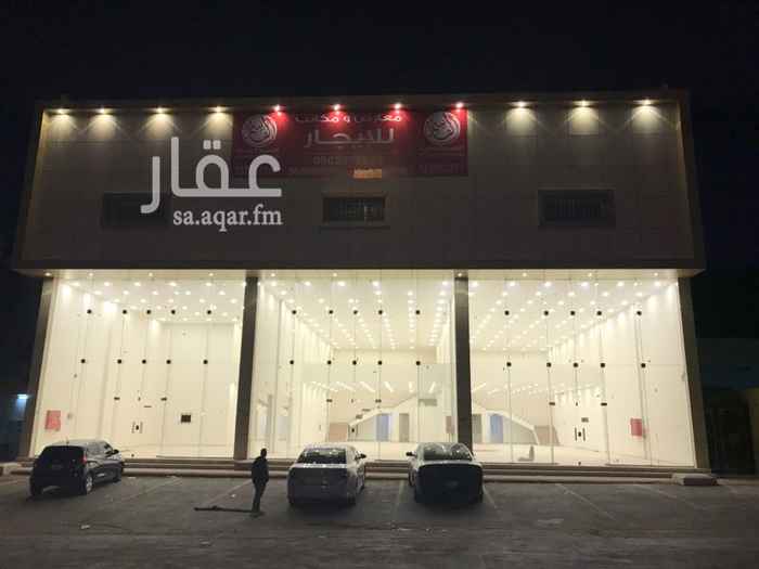 842917 يوجد معرضين على الدائري الغربي مساحه الواحد 200 متر تقريبا و الميزان 100 متر