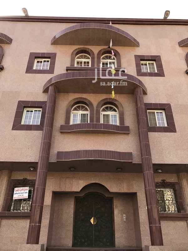 1580331 عماره سكنيه استثماريه بحي الزهراء بحاله ممتازه. بشارع عصمت بن ابير المتفرع من شارع الامير سلطان وجنوب شارع حراء. قريبه من المدرسه الفرنسيه ومطعم الخيال التركي،.عمرها 15 سنه. اساسات 4 ادوار وملحق، بناء شخصي، واجهات رخام. امكانية تركيب مصعد. واجهه شماليه بمساحه 600م، 20X30م. 6شقق، الارضي4غرف والاول والثاني5غرف، 3حمامات في كل شقه، ملحقين ارضيين للسواق والشغاله في الحوش الجانبي. الدخل السنوي للعماره 200000 ريال سنويا. السعر المطلوب: 3700000 (للجادين فقط)، للتواصل والمعاينه حاتم: 0540336144.