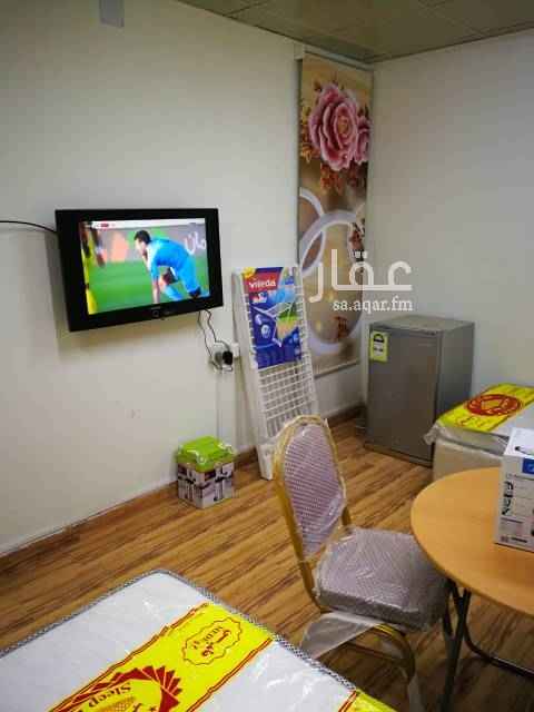 1557554 لمن يبحث عن الراحه والمصداقيه غرفه عزاب بحمام خاص حي اليمامه اجار شهري ٨٠٠ ريال و ١٥٠ ريال كتابه العقد لمره واحده طوال سكنك عندي شامل انترنت خاص لكل دور وشامل الكهرباء والماء العماره مغطاة بكاميرات مراقبه لراحه السكان فقط وتنظيف الدرج والمدخل ثلاث مرات في الأسبوع اناره الشارع والمدخل اتوماتيك شرطي اسئل عني قبل أن تسكن عندي لمصداقيتي ولله الحمد