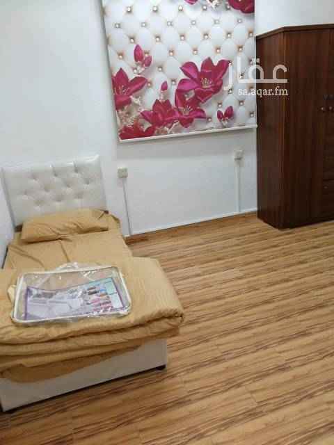 1587281 لمن يبحث عن الراحه والمصداقيه غرفه عزاب خاصه مع حمام شبه خاص مؤثثه وكل شي جديد مع شاشه ٥٠ بوصه الاجار الشهري ٧٥٠ ريال و ١٥٠ ريال للمكتب مره واحده شامل انترنت لكل دور والكهرباء والماء الحمد لله جميع السكان محترمين اناره الشارع والمدخل اتوماتيك تنضيف المدخل والدرج ثلاث مرات في الأسبوع العماره مغطاة بكاميرات مراقبه لراحه السكان فقط شرطي المتعارف عليه اسئل عني لمصداقيتي ولله الحمد