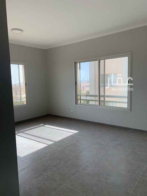 1560989 شقة كبيرة مكونة من 3 غرف وصالة كبيرة و غرفة خادمة و3 دورات مياه ومطبخ راكب ، مكيفات راكبة
الشقة على واجهتين الأولى شمالية على داخل الحي ( الملعب ) والأخرى غربية على الشارع الرئيسي
الشقة جديدة لم تسكن
توجد مظلات لمواقف سيارات