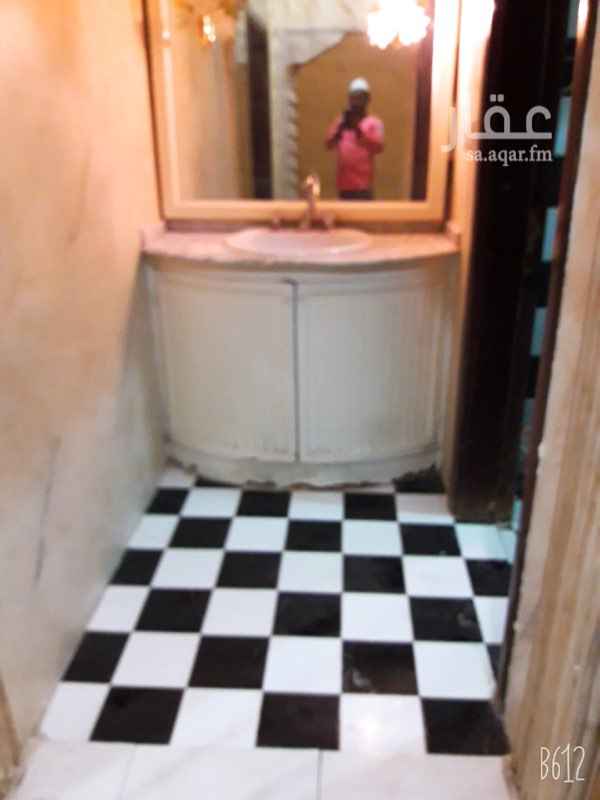 1628177 عرفه كبيره في دور ارضي في فله دوبلكس مع حمام مستقل وحوش مستقل
استهلاك الماء ٣٠٠ ريال في السنه
ومبلغ استهلاك الكهرباء على المستأجر