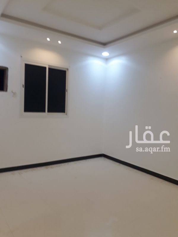 1689178 شقه سطح مستخدم نظيف ثلاث غرف وصاله عداد الكهرباء مستقل في الرمال التعمير شارع 30 ب 1000ريال شهري للاستفسار الرجاء الاتصال على الرقم 0556263260رقمي