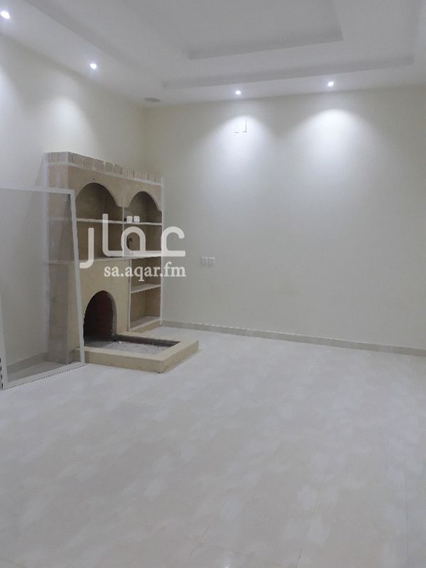1703696 فيلا درج داخلي للايجار في حي الرمال الواحه
تحت حوش + مشب+مجلس+مقلط× صاله
دورتين مياه
(( فوق ))👇
5 عرف نوم
غرفتين ماستر وعرفه وحمام وسطح
للاستفسار الرجاء الاتصال على الرقم 0556263260