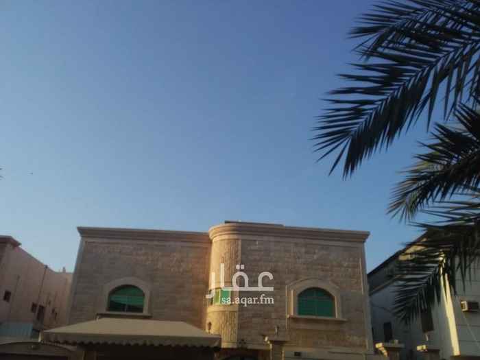 1729048 للبيع فيلا و3شقق وملحق بحي الزهور
موقع ممتاز بالقرب من طريق الخليج
الفيلا تتكون من مجلس وغرفة طعام ومجلس نساء وصالة ومطبخين وغرفة شغالة و3دورات مياه وغرفة سائق (بالدور الأرضي)
الدور الاول للفيلا يتكون من 4غرف نوم منهم غرفة ماستر- وصالة ودورتين مياه.
يوجد 3شقق في الخلف .. كل شقة 4غرف وصالة ومطبخ و3 دورات مياه .
المساحة 588م
الواجهة حجر
بناء شخصي وتشطيب راقي
فرصة لمن يرغبون في السكن أو الإستثمار .
السعر ( مليون وثمانمائة ألف ريال)
1.800.000ريال
