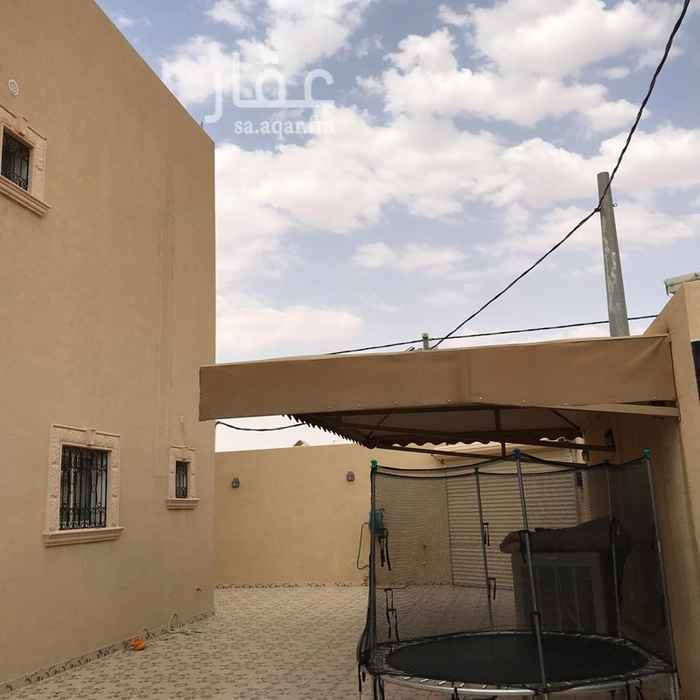 1728259 فيلا مساحة 625 متر
الموقع ملهم مخطط 408 بالقرب من إمارة ملهم
الواجهة جنوبية شرقية
العمر 3 سنوات
تتكون من دور ومسروق وشقة
الدور الأرضي يتكون من
ملحق مع دورة مياة
مجلس مع مغاسل ودورة مياه ومقلط رجال وصالة 5*7 تقريبا
غرفة طعام + مقلط نساء+غرفة مع دورة مياه
مطبخ مع مستودع
حمام مع مغاسل
المسروق يتكون من ثلاث غرف نوم كل غرفة مع دورة مياه خاصة
غرفة مصلى
غرفة غسيل
السطح يوجد غرفة خادمه مع حمام مع صالة كبيرة
الشقة مؤجرة مكونه من ثلاث غرف ودورتين مياة ومطبخ وسطح مستقل