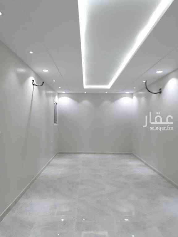 1747896 شقه للايجار في حي لبن فله مجلس ومقلط وصاله وغرفتين نوم و٣حمامات منها غرف ماستر جديده ملحق مع سطح قريبه من بنده جديده عداد الكهرباء مستقل