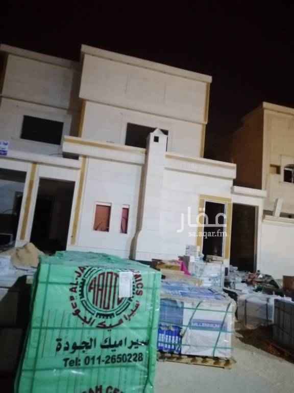 1760782 فله مجلس ومقلط وصاله ومجلس نساء وغرفة كبار السن ودور علوي به ٣غرف نوم منها غرفتين ماستر وغرفت خدامه مع سطح وشقتين كل شقه ٣غرف نوم وصاله و٢حمام ومشب وغرفت ساءق شغل ممتاز شغل شخصي