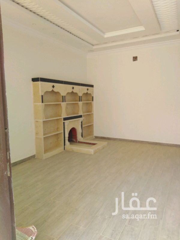 1519854 دور ارضي للايجار بحي المعالي جديد ثلاث غرف نوم ومشب ومجلس ومقلط وصاله وحوش ومطبخ شارع عشرين