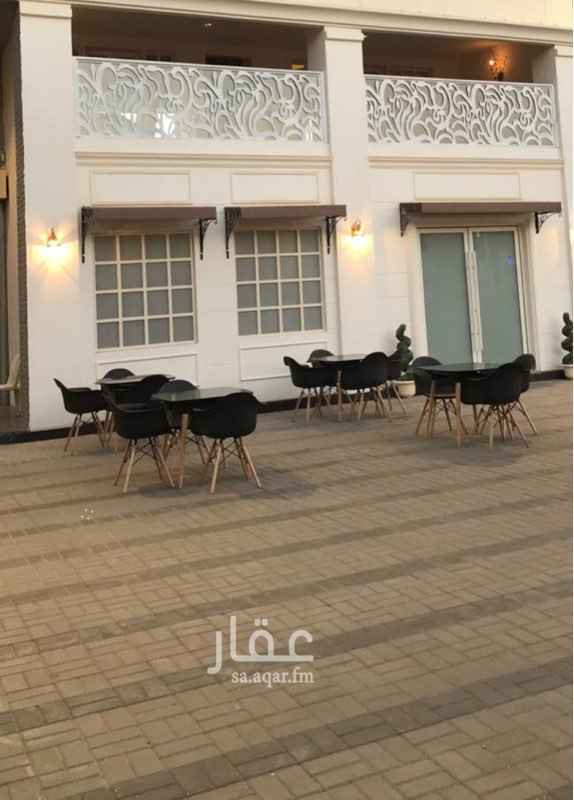 1345958 كافيه للعائلات مميز بموقعه وديكوره مجهز بالكامل بالمعدات..
تقييمه في google maps ٤.٣ من ٥
مساحة الكافيه: ٢٤٠ متر مربع.
موقعه: التخصصي.
محتويات الكافيه : كافة الجلسات والمعدات والديكورات.
الكافيه دورين ، الدور العلوي يحتوي على ٣جلسات بارتشن و ٣جلسات مفتوحه، و٤جلسات مكشوفه مطلة على الشارع..
والدور الارضي يحتوي على ٣ جلسات بارتشن و٣ جلسات مكشوفه ..
وتوجد ٤ جلسات خارجية مخصصة للافراد..
شامل حساب انستجرام للكافيه ب٦٤ ألف متابع، يشمل أيضاً العمالة عددهم ٣ مع شيف مدرب على قائمة الحلويات كامله