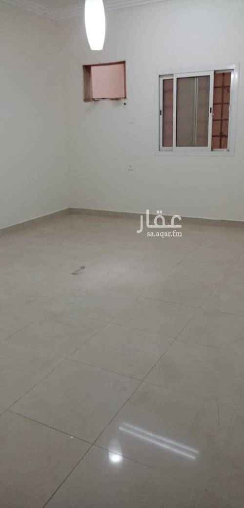 1735826 شقة أرضيه عوائل مع حوش داخلي
عبارة عن :
مجلس
صاله
مقلط
غرفتين داخليتين
مطبخ راكب
وحمامين
وحوش خاص