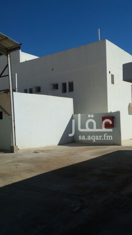 1409182 مبنى دور فوق دور وحوش كبير لو مظلة ودورة مي او ومكاتب مساحة 1800م عل شارعين شرقى 30م وغربى 20متر للإيجار يصلح لمدرسة خصوصا المنطقة تحتاج مدارس او للدفاع مدنى او مبنى حكومة الموق لبن غرب جو
