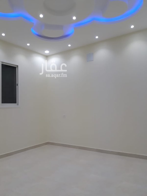 1556857 بيت مكون من دور و٣شقق شغل شخصى م ٤٠٠م دور مكون من مدخل سياره ومجلس ومقلط وغرفتين نوم وغرفه خدامه وعدد ٣شقق كل شقه مكونه من ٤غرف وصاله للتواصل والتفاصيل ٠٥٥٦٥١٤٧٣٧ابو حمزه وافى ملاحظه عدم تقيد بالموقع
