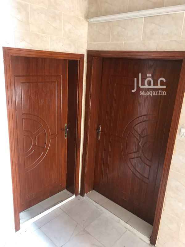 1705241 شقة عمرها اربع سنوات وتم تجديدها بالكامل
اربع غرف وصالة ومطبخ ودورتين مياه
الموقع مميز قريب جداً من جميع الخدمات من متجر ومخبز وخضار
والماء والصرف متوفر
وداخل حد الحرم وقريب منه ابتدائية اولاد
الدور الاول بدون مصعد
(( يوجد مسجدين قريبة من المنزل احدهما جامع ))
المطلوب عايلة خفيفة ومحترمة والايجار فقط 15000 سنوياً
وبالشهر ١٢٥٠