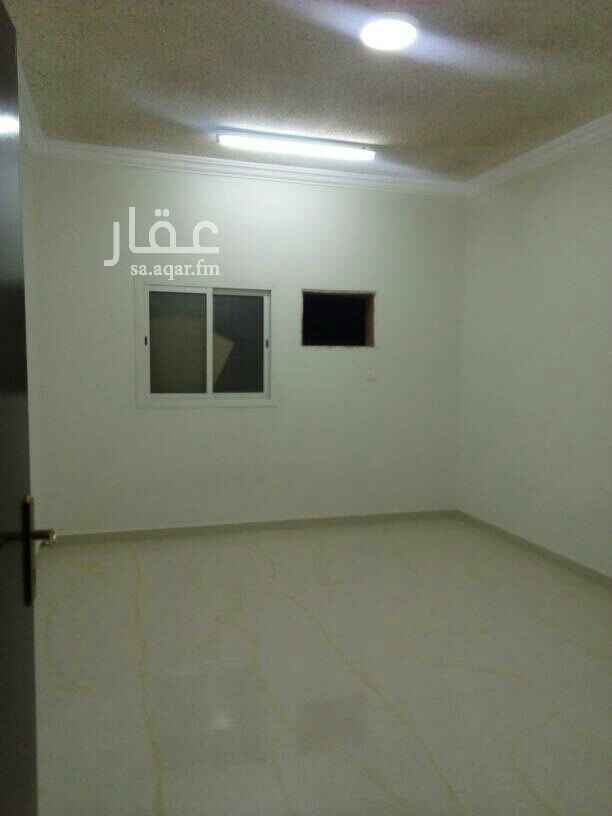 1398377 شقة للإيجار مكونه من ثلاث غرف وصالة ومطبخ ودورتي مياه الكهرباء مستقل الشقه نظيفه