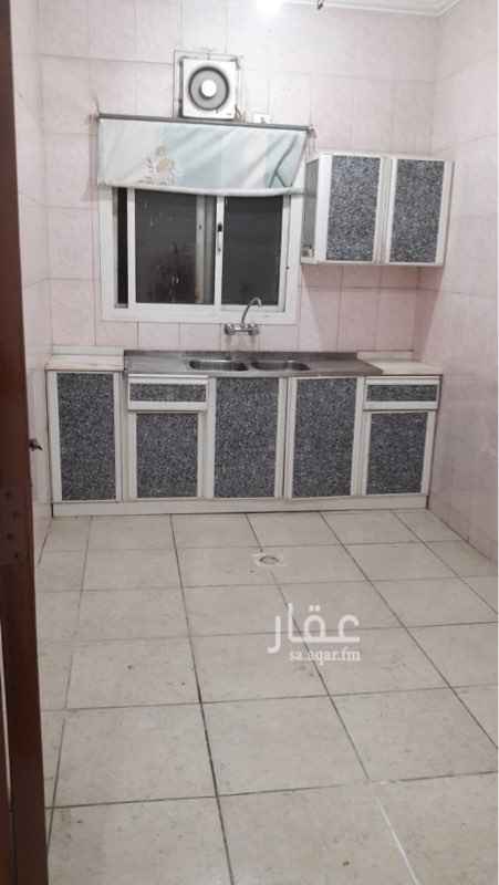 1682835 ٣ غرف
٢ دورة مياه
صاله
مطبخ راكب
عداد كهرباء مستقل
يوجد مصعد
يوجد حارس