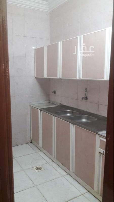 1696029 ٢ غرفه
١ حمام
مطبخ راكب
بدون صاله
عداد كهرباء خاص
يوجد حارس