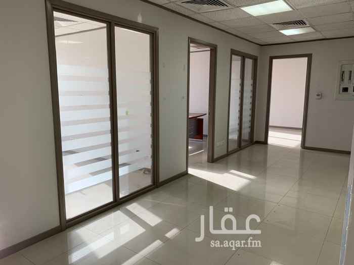 1467060 مكتب بمساحة ١٦٢.٥ مقسم ومطل على شارع العليا ، بموقع مميز جداً