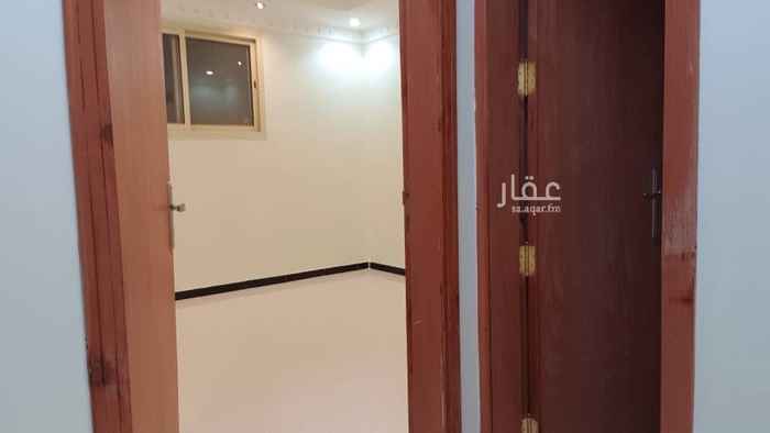 1452494 الوالد عنده شقه في الدور الثالث
أنا وأخوي ساكنين في نفس العماره
الشقه نظيفه ومطبخها راكب
سكنها واحد جلس سنه ومشى يعني شبه جديدة
فيها غرفتين نوم وصاله ومجلس وسطح
* السعر:19000 ريال /سنوي .(قابل للتفاوض)
* يتوفر مطبخ .
* عوائل فقط .
* 1 سنة .
* 3 غرف .
* 1 صاله .
* 3 دورة مياه .
للتواصل مع صاحب البيت
أبو يوسف
+966503488263