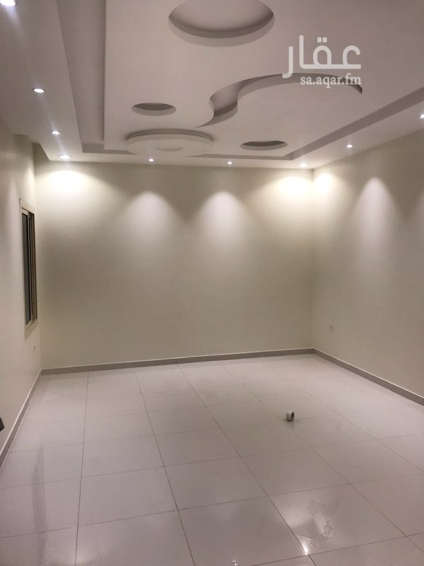 1561379 شقة عوائل للإيجار 4 غرف نظيفة جداً وفاخرة بحي الياقوت ٤ مكونة من /
صالة
مطبخ
3 حمامات
1 مجلس
3 غرف نوم
غرفة نوم بحمام مستقل
قسم مستقل للرجال وكذلك النساء
لا يوجد مشاكل من ناحية انقطاع المياه و الكهرباء
جميع السكان والجيران عوائل محترمين
يتوفر للعمارة حارس قائم بأعمال النظافة و التوصيل كما انه يتوفر غاز مركزي ودش مركزي مجاناً وانترنت فايبر
تتميز موقع العمارة باستراتيجية الموقع قربها من طريق الامير عبدالمجيد وكذلك طريق عابر القارات
للتواصل
المالك /
ناصر
0560006452