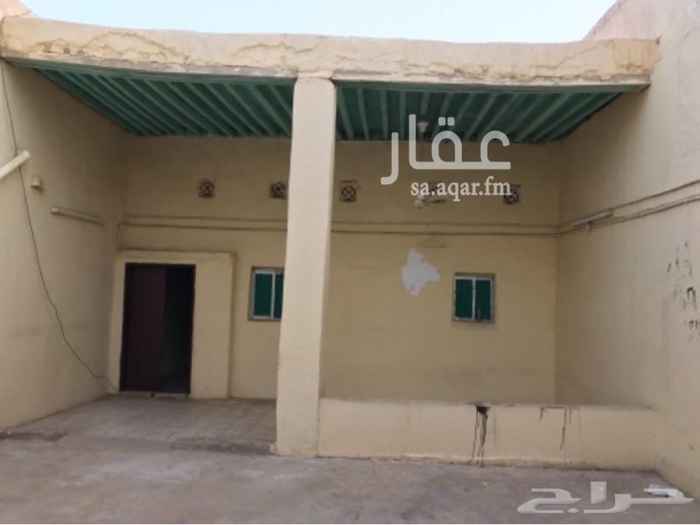 1216323 للبيع بيت شعبي بحي الباديه المساحة ٣٠٠م علي شارعين شمالي + غربي
البيت حر حالته جيده المواصفات يتكون من :
مجلس رجال + ٤ غرف نوم + صاله + مطبخ + مستودع + ٢ حمام + حوش رجال
البيت ٢٠٠ الف ريال