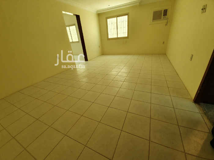 1678677 دوبلكس من دورين. 4 غرف نوم مع 4 حمامات.صالة مع مجلس وغرفة طعام. مطبخ جديد. مكيفات.