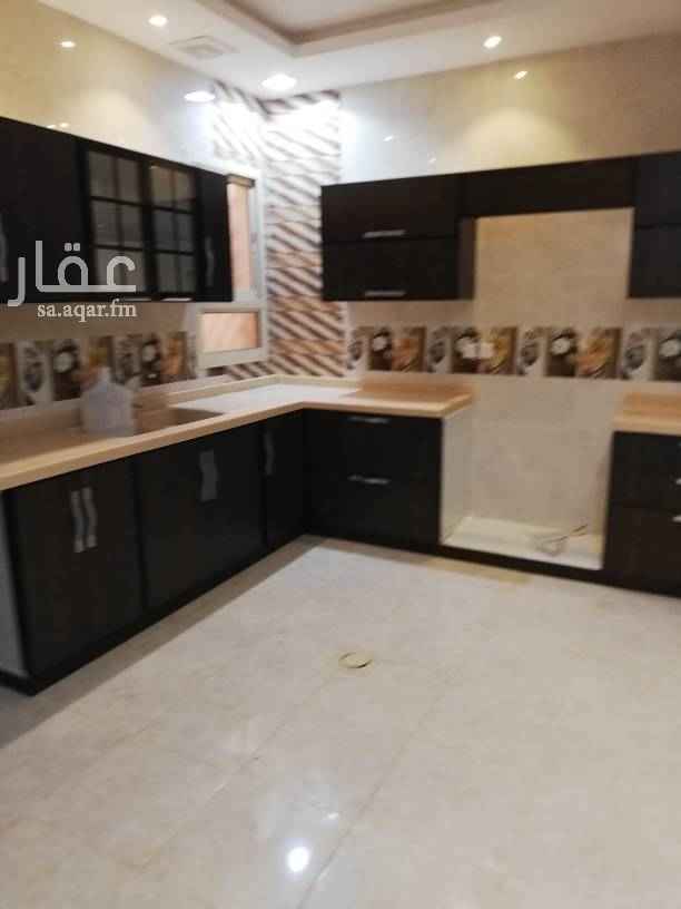 1502690 شقه للايجار عوائل ٣ وصالة وحمامين راكب مكيفات ومطبخ في الصحافة عليها ٣٠ الف