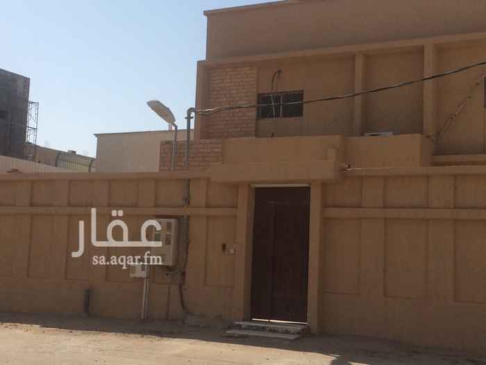 1761640 فيلا دورين ويوجد حوش واستراحه كبيره وغرفة خادمه ومجالس خارجيه ومشب ومدخل سياره مفصوله