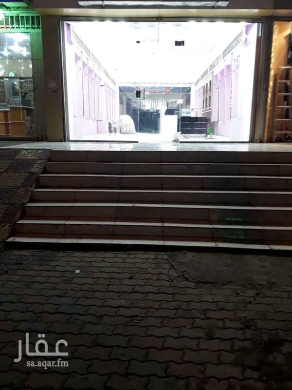 1515338 محل تجاري بسوق الجمعية موقع مميز
له فتحتين علي الشارع وداخل السوق
بجوار اشهر الماركات
المحل ديكوراته جاهزه والاناره
الواجهه كلادينج