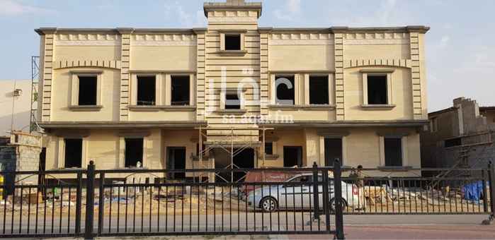1379486 للبيع شقة بحي طيبة ملحق تتكون من ثلاث غرف نوم ومجلس ومقلط وصالة ومطبخ + غرفة شغاله + سطحح مستقل العمارة جاااهزة ارجو التواصل هاتفياً