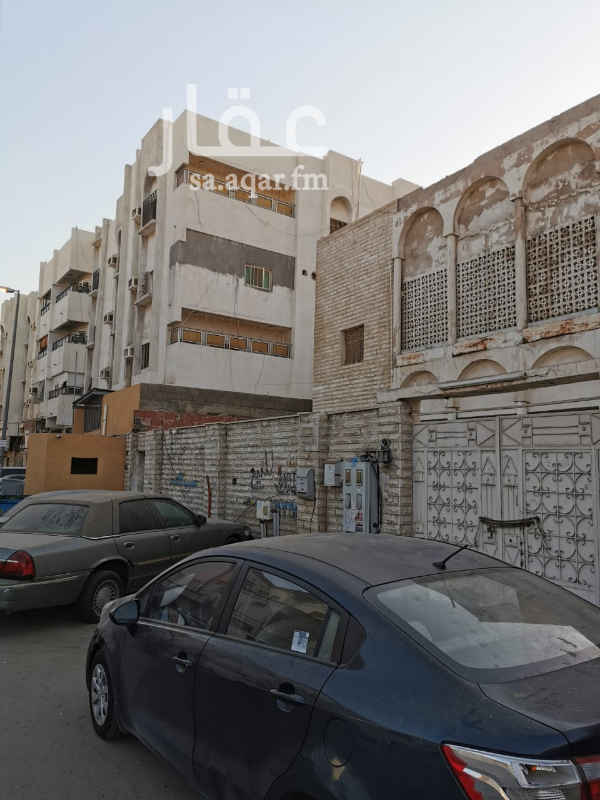 1686750 فيلا بحي الجامعة مكونه من دورين وملحق ٨ غرف و٤ حمامات ومطبخ وحوش وغرفه سائق
موقع ممتاز علي نفس شارع بغداد
عمولة الموقع علي المشتري