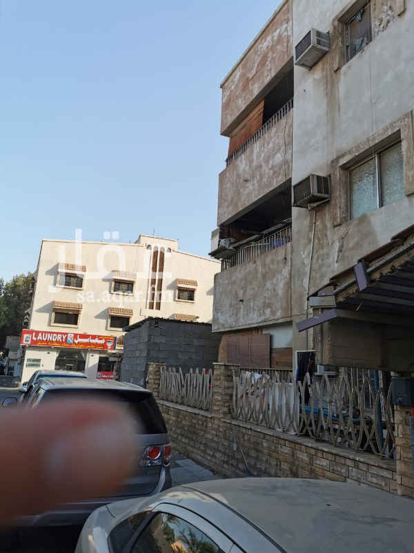 1686798 اعرض اليكم عمارة سكنية مساحته 480 م الموقع :حي السلامة شارع سعيد بن حمدان المتفرع من شارع عبدالرحمن السديري بجوار مغسلة العناية موقع ممتاز وعملي الموقع على شارعين عمر العقار اكثر من 30 سنة
عدد الشقق : 5 شقق كل شقة يوجد بها 4 غرف وحمامين ومطبخ وصالةنوع الصك اكتروني عمولة الموقع على المشتري0564626264