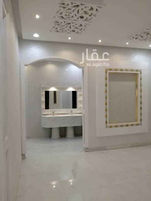 1560750 فلة درج داخلي كبيره للايجار
في
حي الرمال
