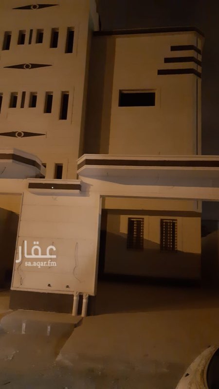 1500120 شقه روف تشطيب فاخر يوجد مشب ٨ غرف واربع دورات مياه وصاله ومطبخ
سطح