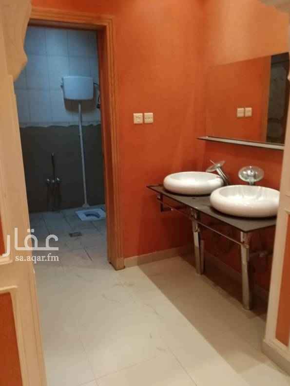 1544185 دور أرضي مجلس ومقلط وثلاث غرف وصاله واسعه ومشب.