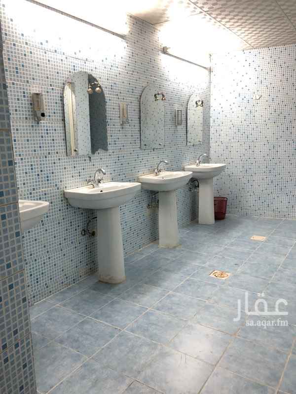 1436734 الاستراحه مكونة من قسمين القسم الاول صاله 5*7 غرفة جلوس ارضي 5*7 مجلس 5*7 وحمامين ومطبخ ومخزن وغرفة خادمه4*4 حوش مدخل سيارات مساحة المبنى 180م مساحة القسم الاول 700م والقسم الثاني بيت شعر مساحته 12*5 ودكه 8*7ومخزن 7*2ومسبح مساحتة 10*5 من نص متر الى مترين وحمامين ومروش واربعة مغاسل ومطبخ وغرفة حارس 4*4 مساحة القسم هذا 700
المطلوب 2500000