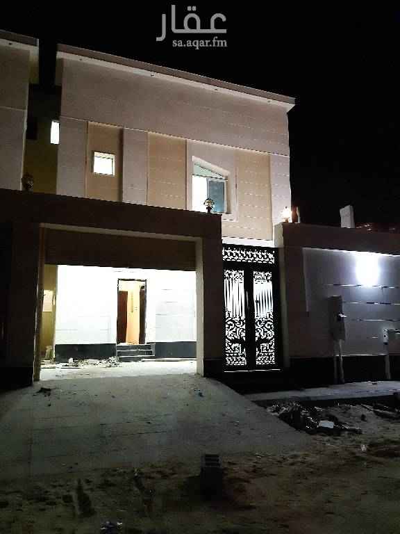1760619 @ دبلكس للبيع في الدمام ضاحية الملك فهد
@ يحتوي علي دورين وملحق
@ الدور الأرضي مجلس رجال ومجلس حريم وصاله ومطبخ
@ دور ثاني فوق الأرضي اربعة غرف نوم غرفتين ماستر غرفتين مع دورة مياه وصاله
@ الملحق غرفتين نوم وصاله ودوره مياه وغرفة غسيل
@ موقع ممتاز وعليه جميع الضمانات
@ قواعد شريطيه
@ ابو حسون ٠٥٥٦٨٨٧٢٥٤